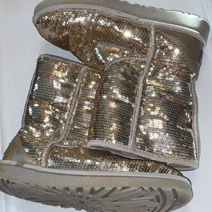 UGGS,  gold sequin, 7, good Conditon, small rip left toe (pictured)